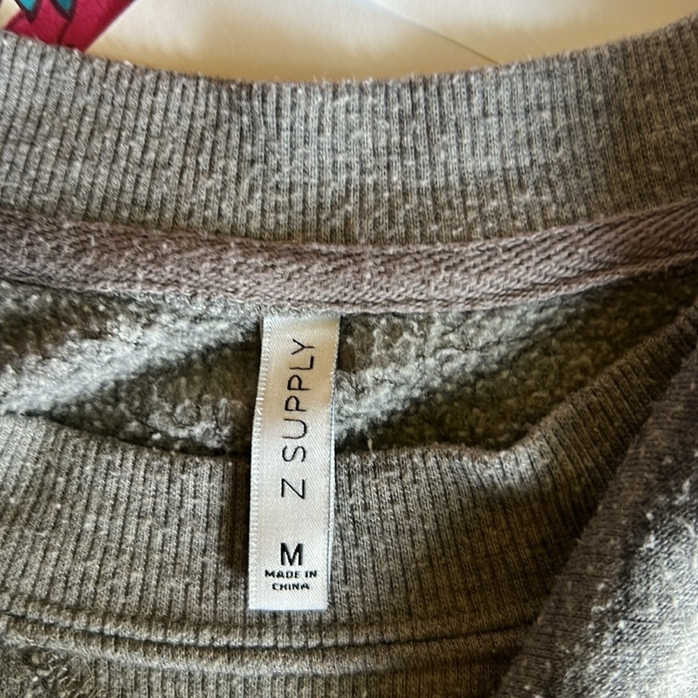 Z Supply soft grey camo sweatshirt szM - Picture 5 of 5